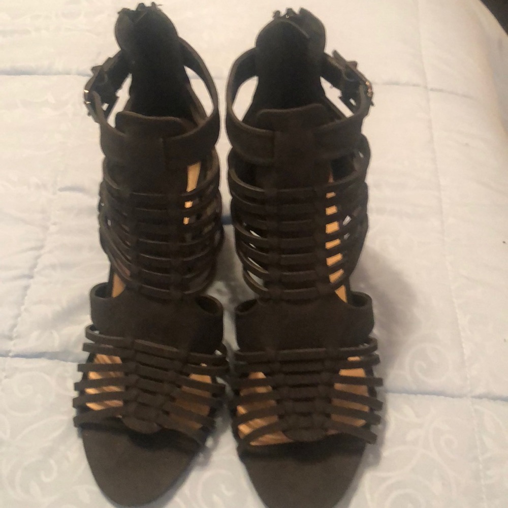Black sandals with chunky heel